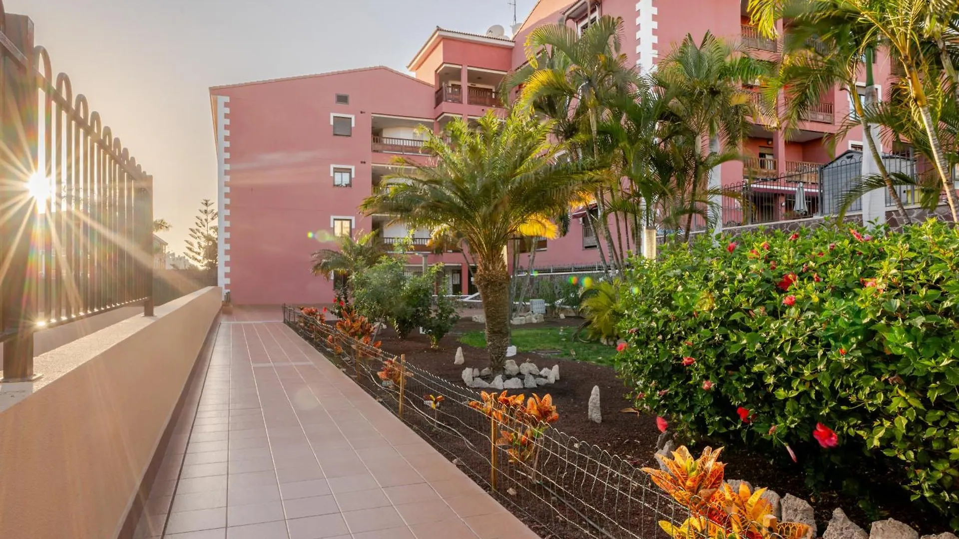 شقة El Mocan Deluxe House - Padel, Pool & Terrace أرونا