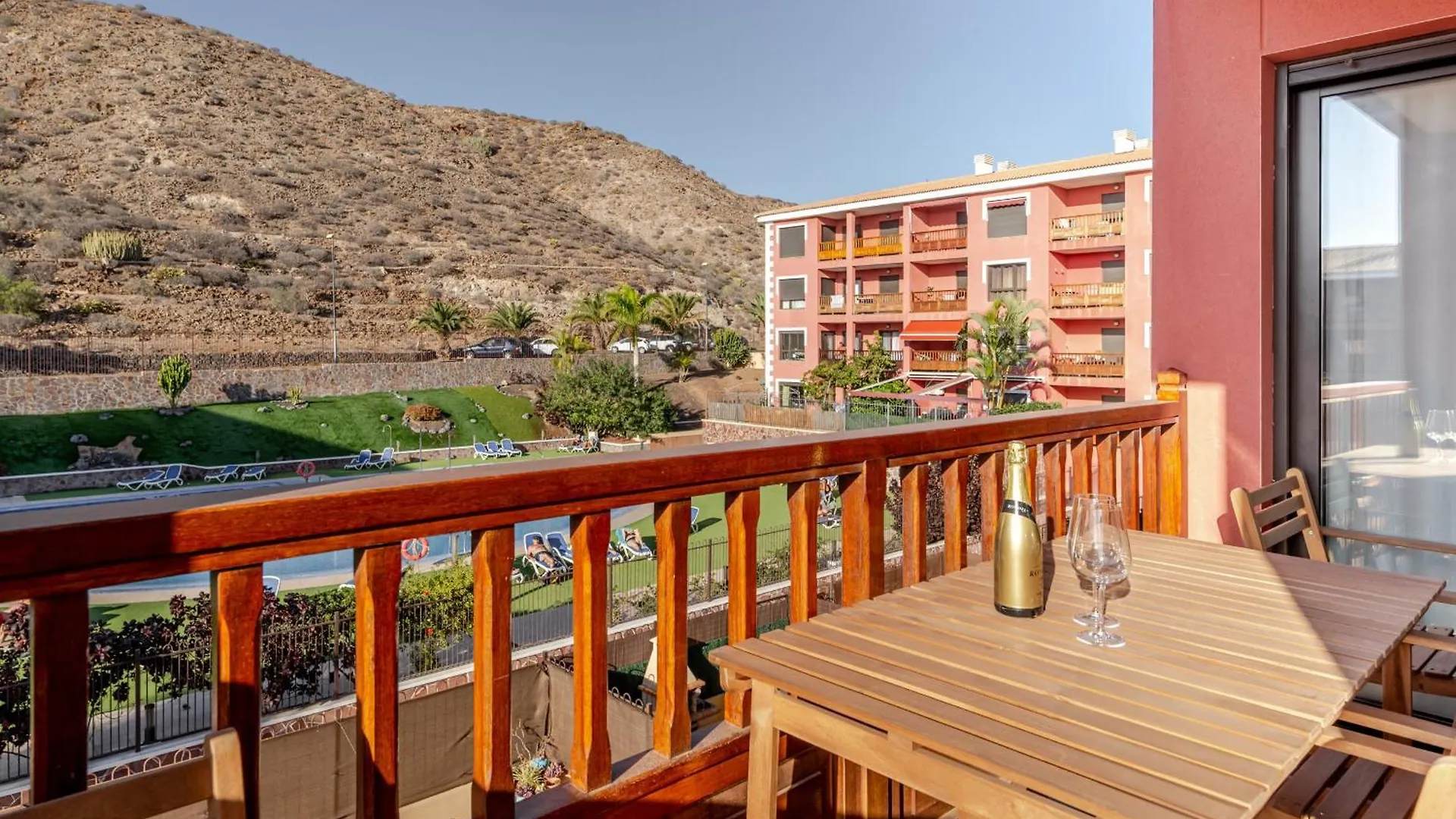 El Mocan Deluxe House - Padel, Pool & Terrace أرونا 0*,  إسبانيا