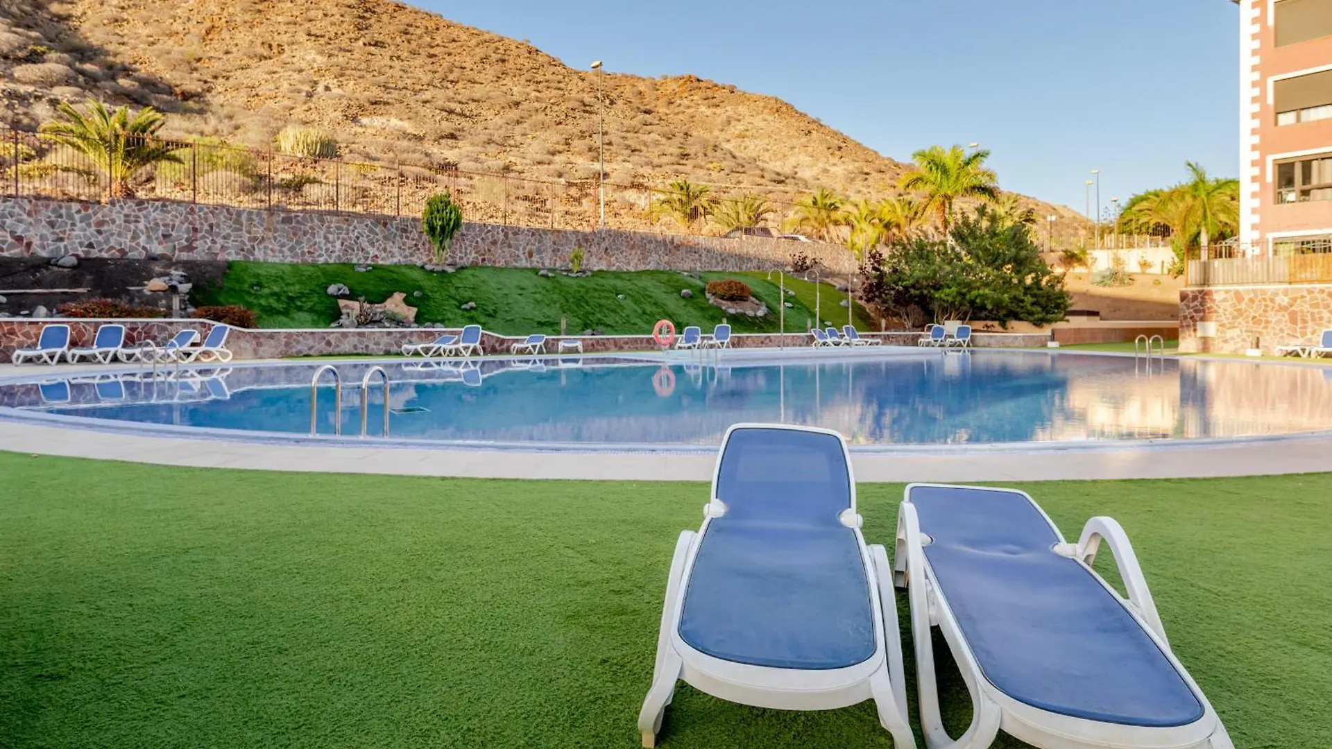 El Mocan Deluxe House - Padel, Pool & Terrace أرونا 0*,