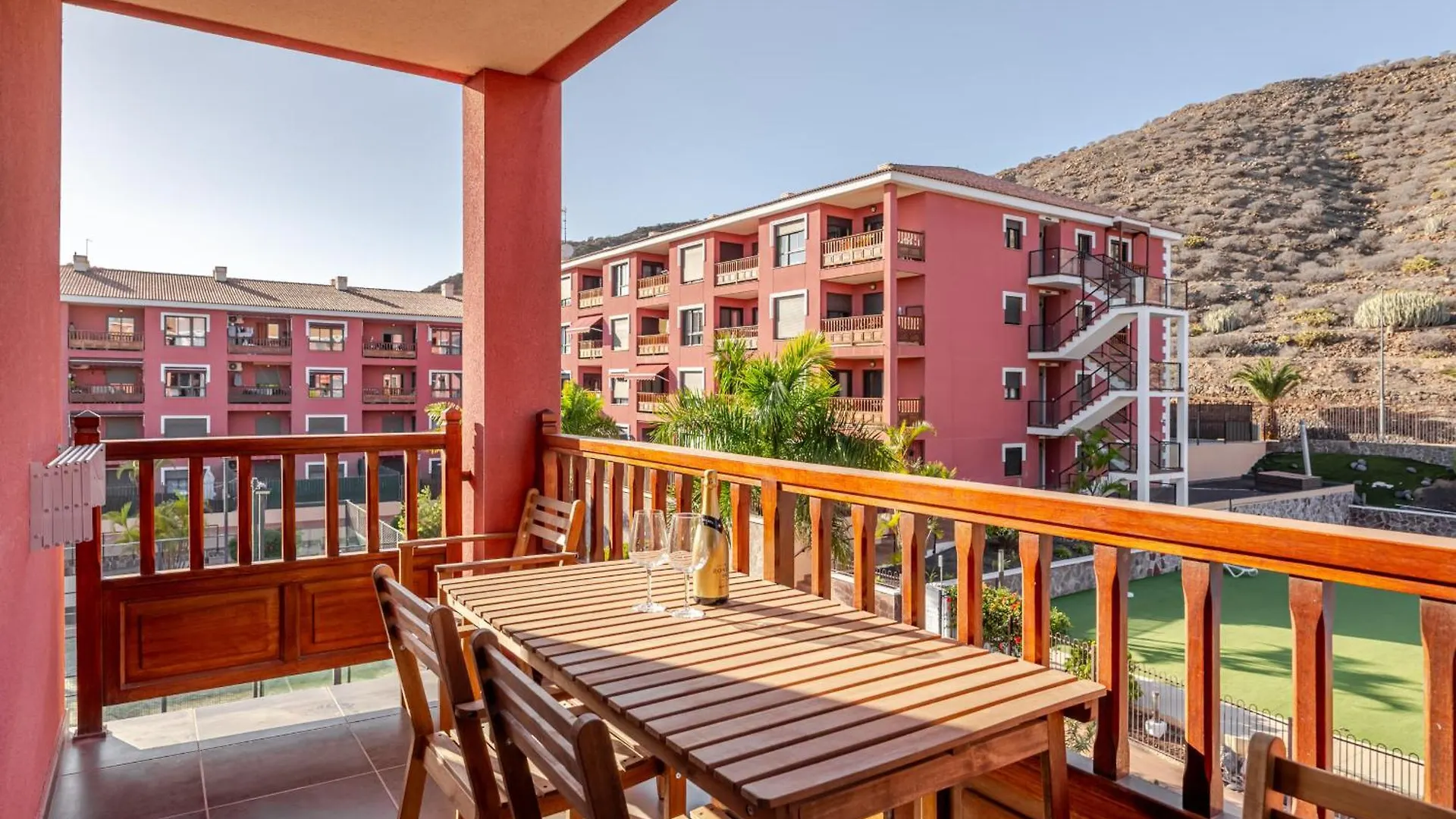 El Mocan Deluxe House - Padel, Pool & Terrace أرونا 0*,