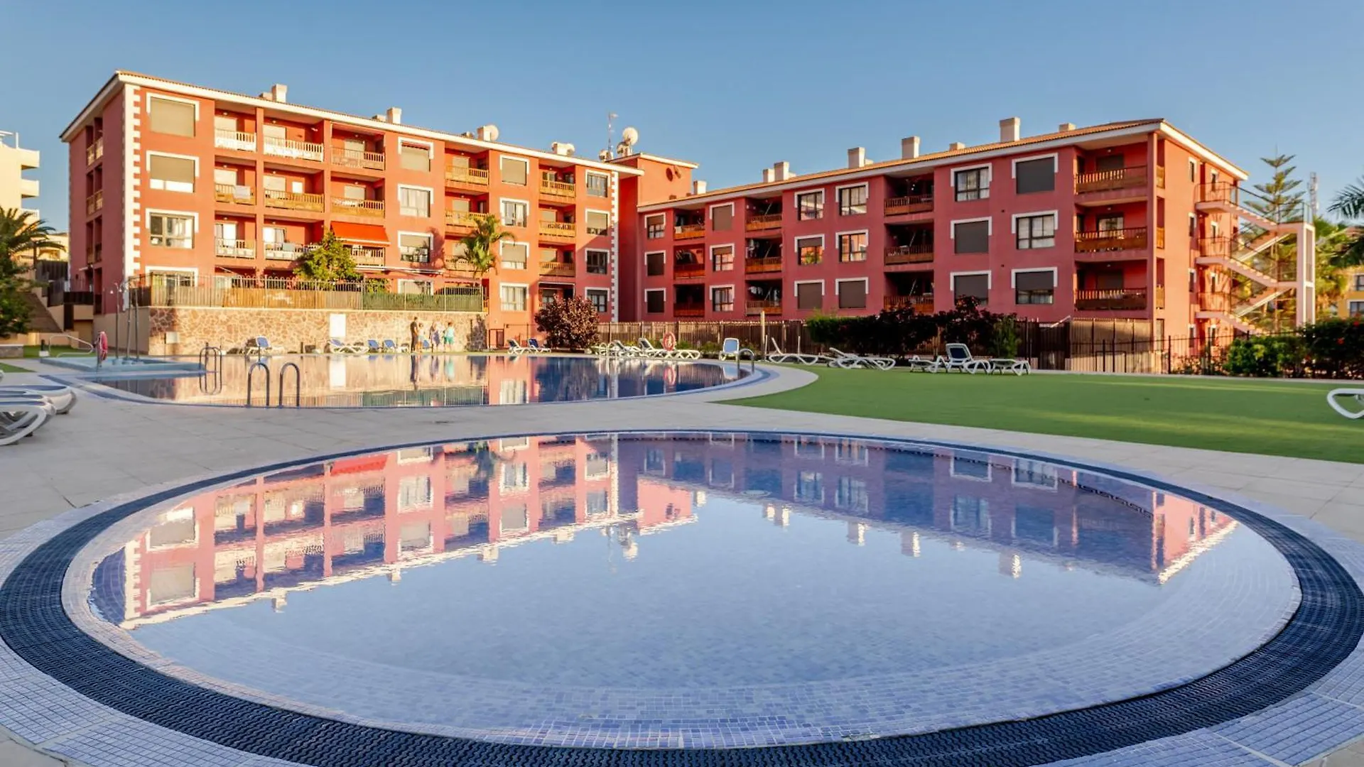 El Mocan Deluxe House - Padel, Pool & Terrace أرونا